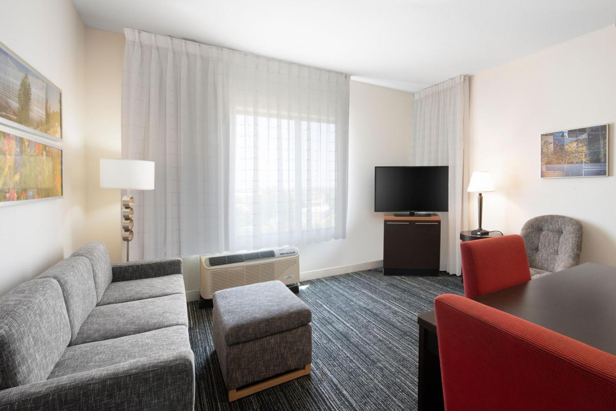 Towneplace Suites Oklahoma City Airport Bagian luar foto