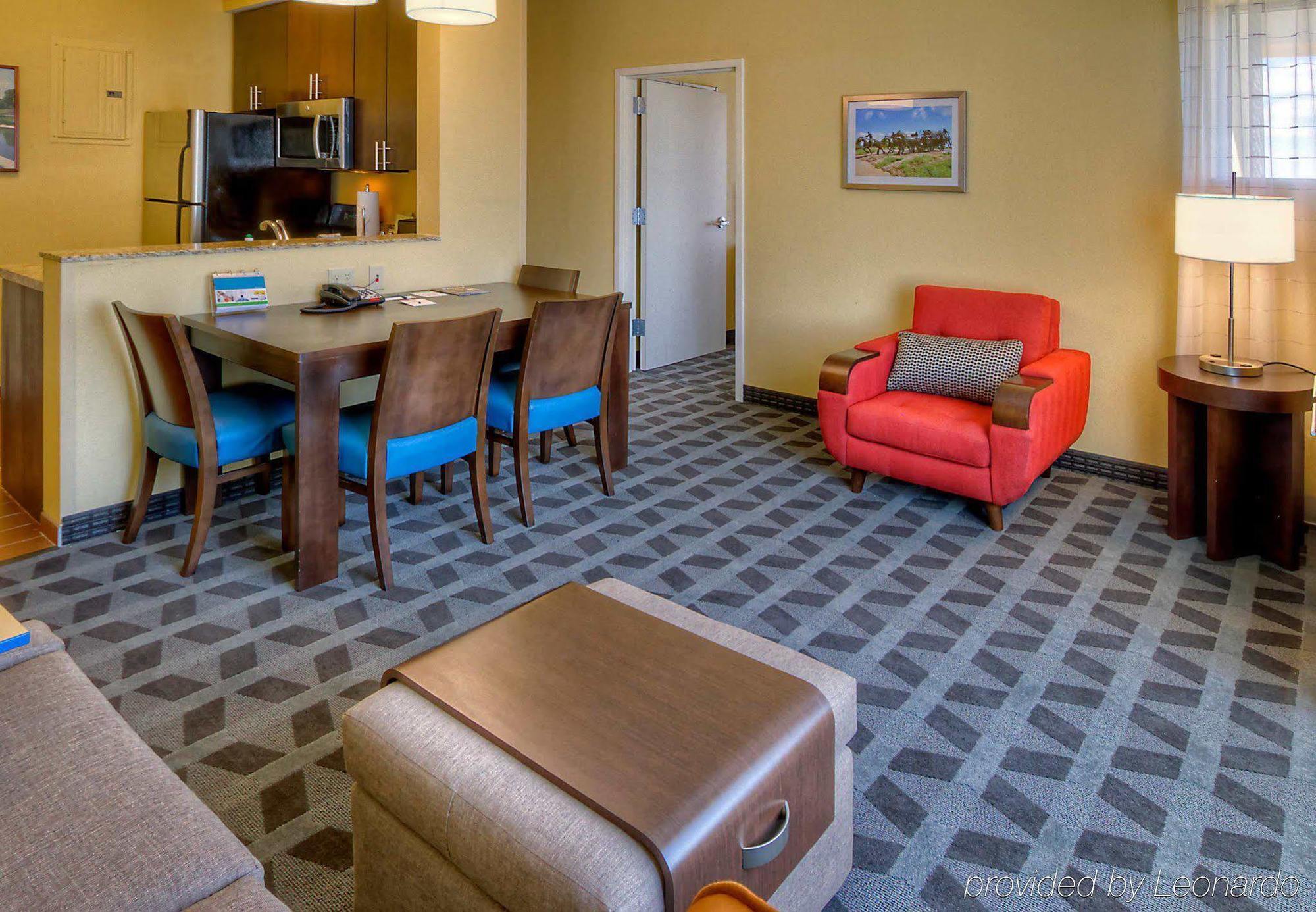 Towneplace Suites Oklahoma City Airport Bagian luar foto